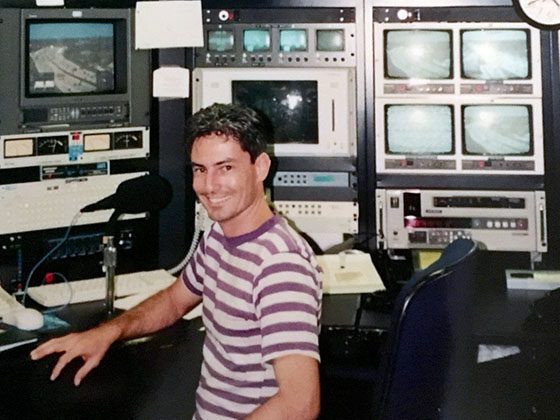 Danny Pryor at the main desk for Metro Networks in 1998.